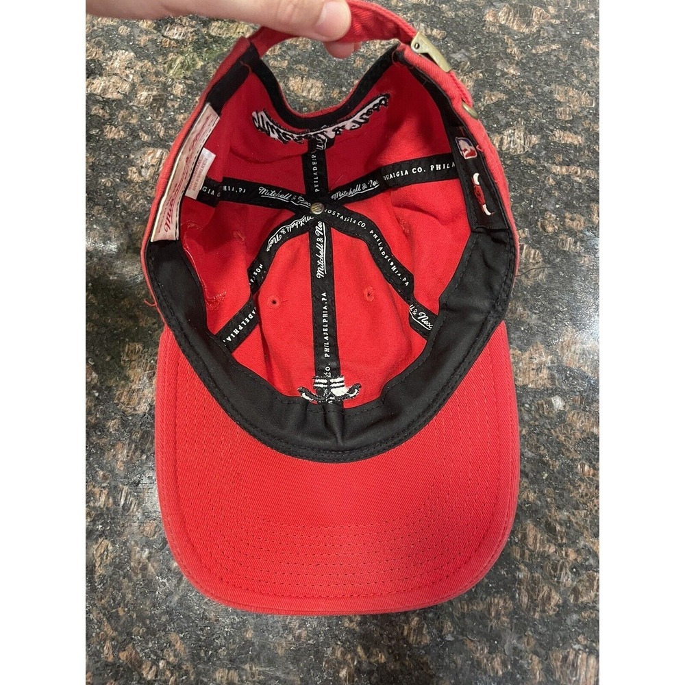 CHICAGO BULLS RED MITCHELL & NESS SOFT/DAD  OFFICIALLY LICENSED- ADJUSTABLE - Picture 5 of 7
